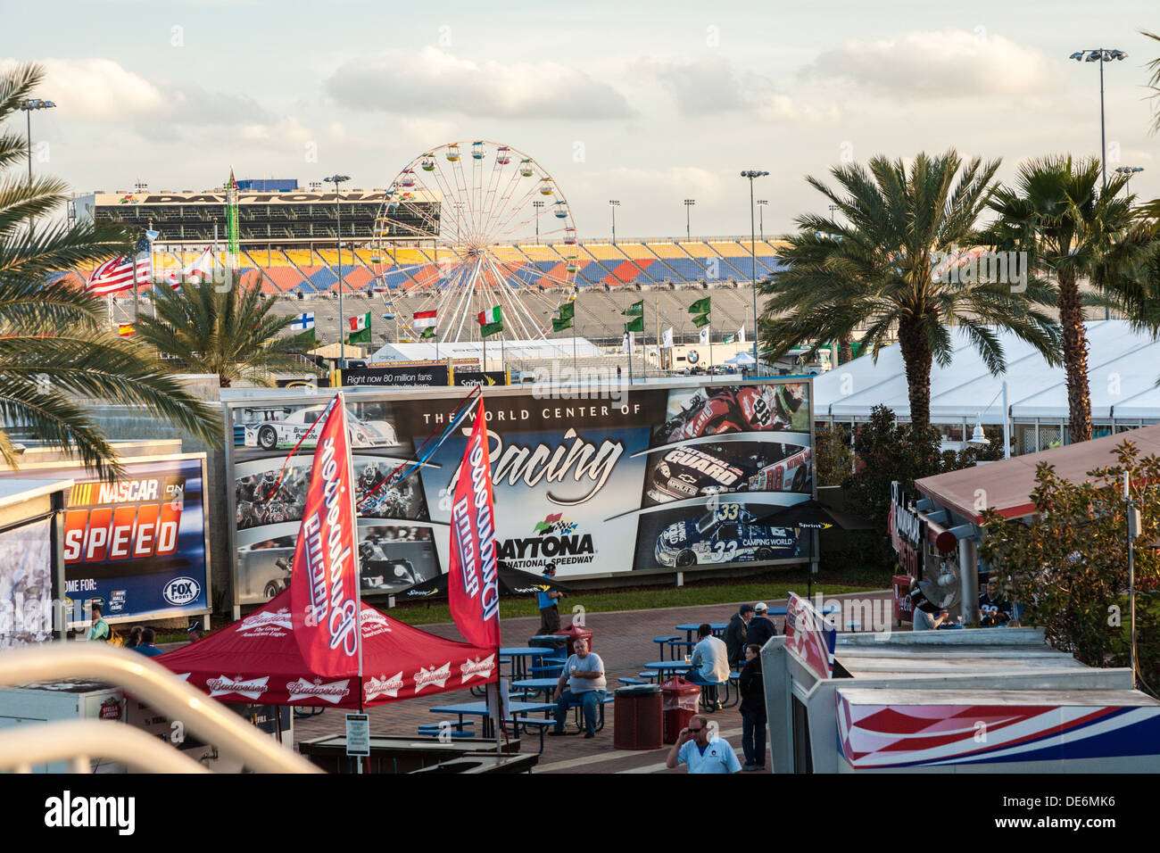 Infield actividades en Daytona International Speedway durante el 2012 Rolex 24 en Daytona, Florida Foto de stock