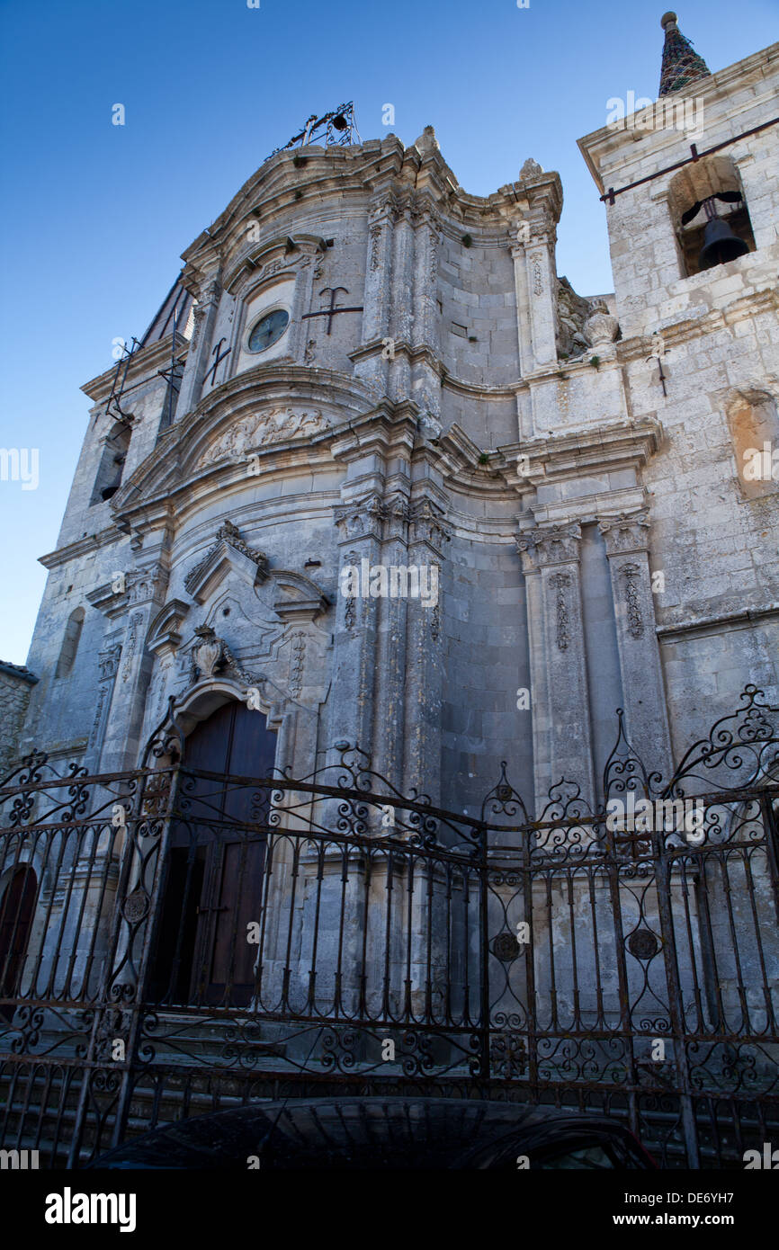 Fachada de la iglesia de Santa Maria di Loreto en PETRALIA SOPRANA en las montañas Modonie, Sicilia. Foto de stock