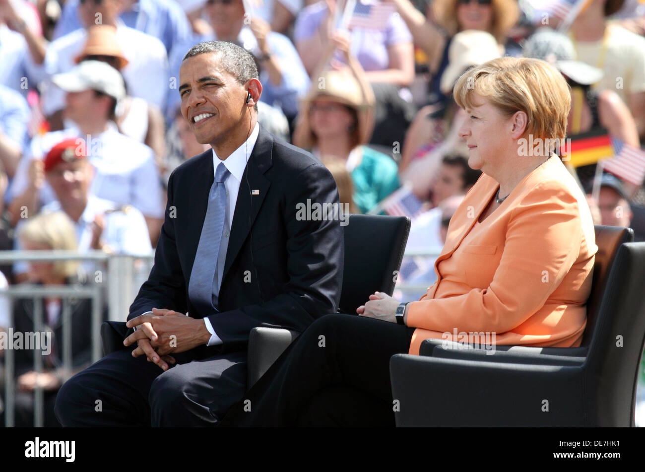 Berlín, Alemania, el presidente estadounidense Barack Obama y la Canciller alemana Angela Merkel (CDU) en la Puerta de Brandenburgo Foto de stock