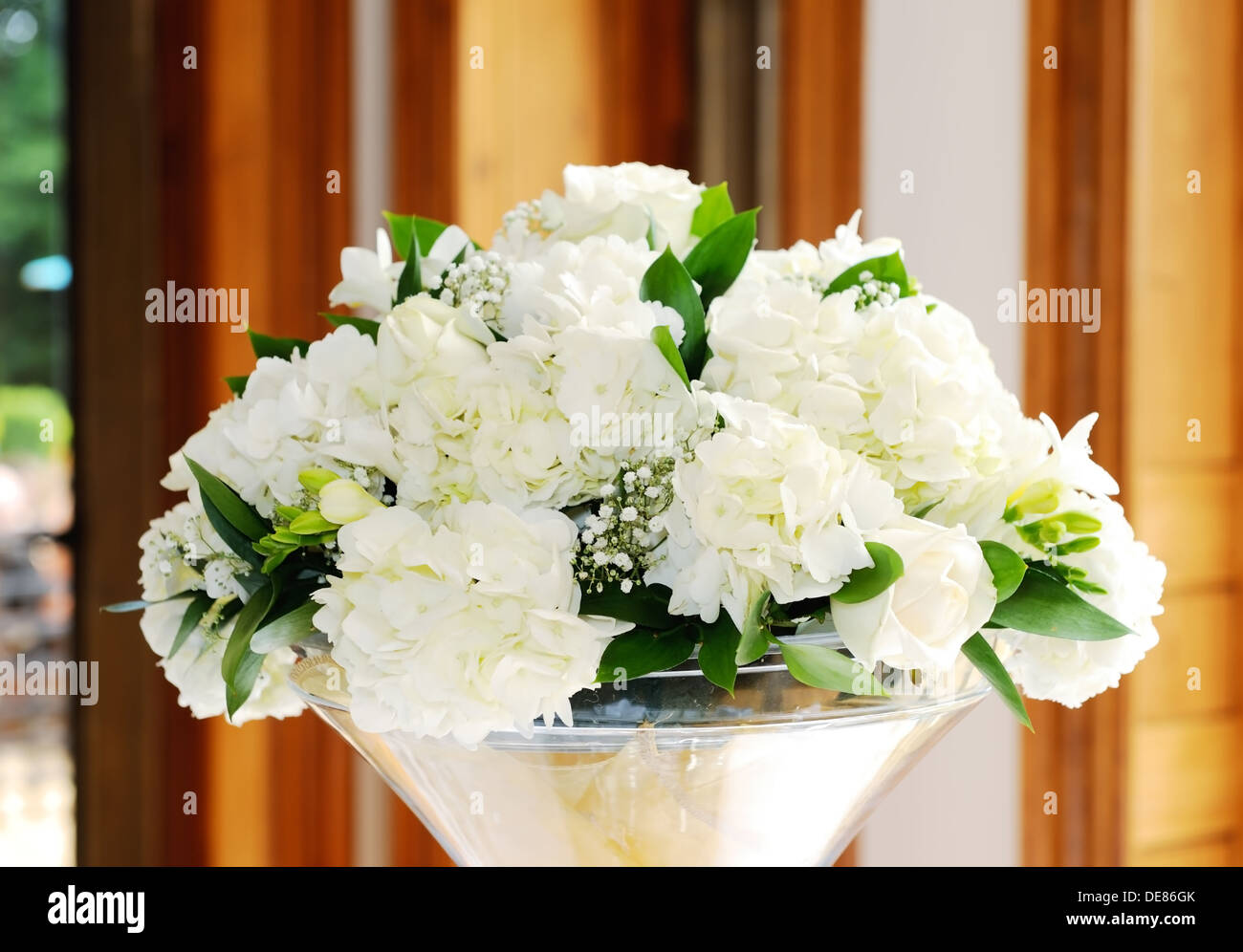 Recepción de boda arreglos florales, closeup detalle de flores blancas  Fotografía de stock - Alamy