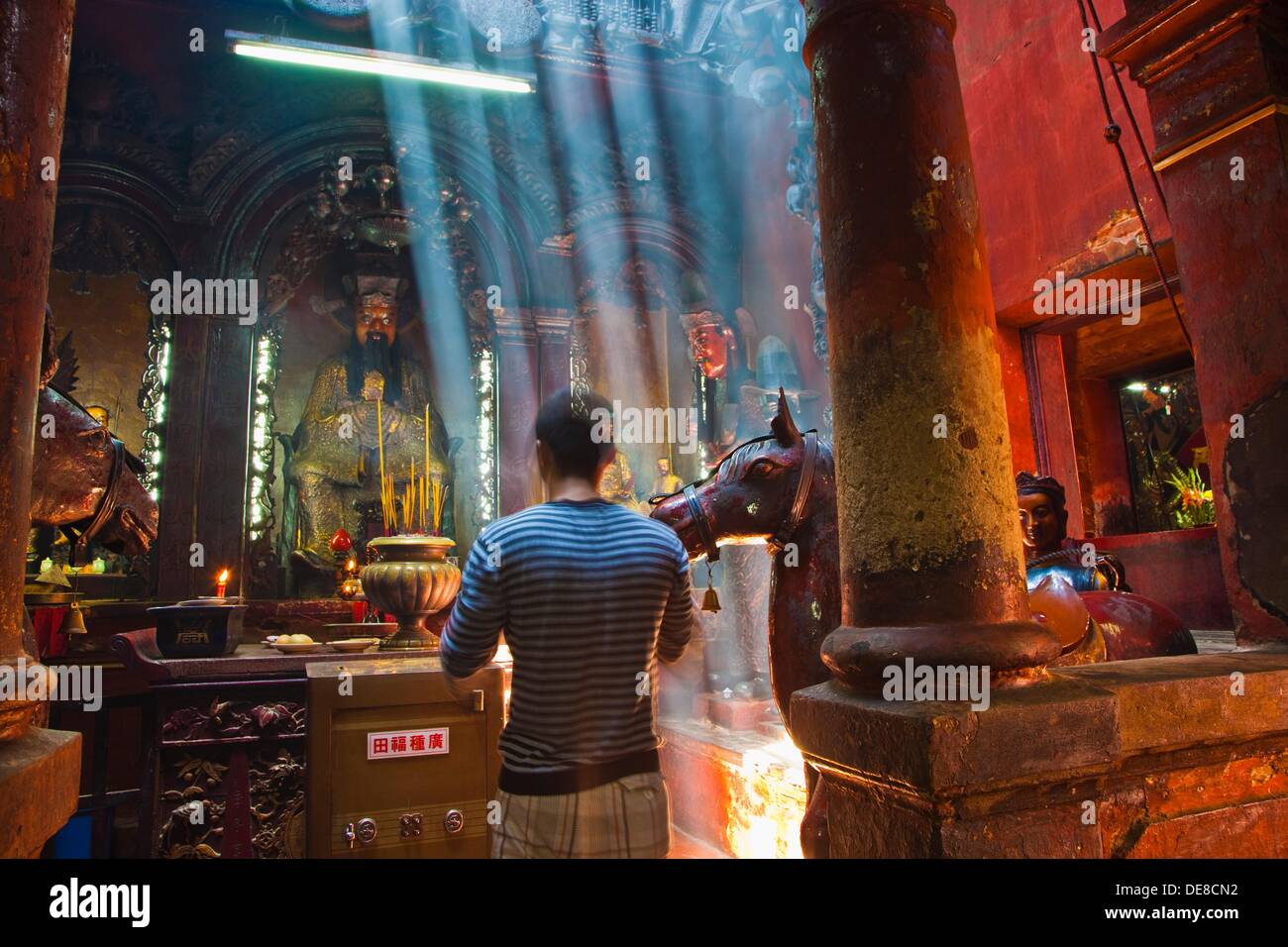 Pagoda del Emperador de Jade. Ho Chi Minh City (antigua Saigón). Vietnam del Sur Fotografía de Pagoda del Emperador de Jade. Ho Chi Minh City (antigua Saigón). Vietnam del Sur Fotografía de