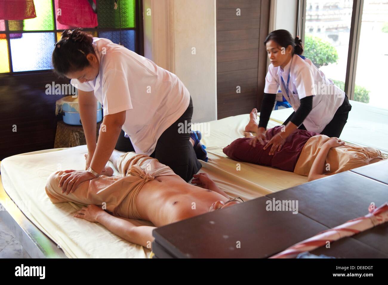Thai massage bangkok fotografías e imágenes de alta resolución - Alamy