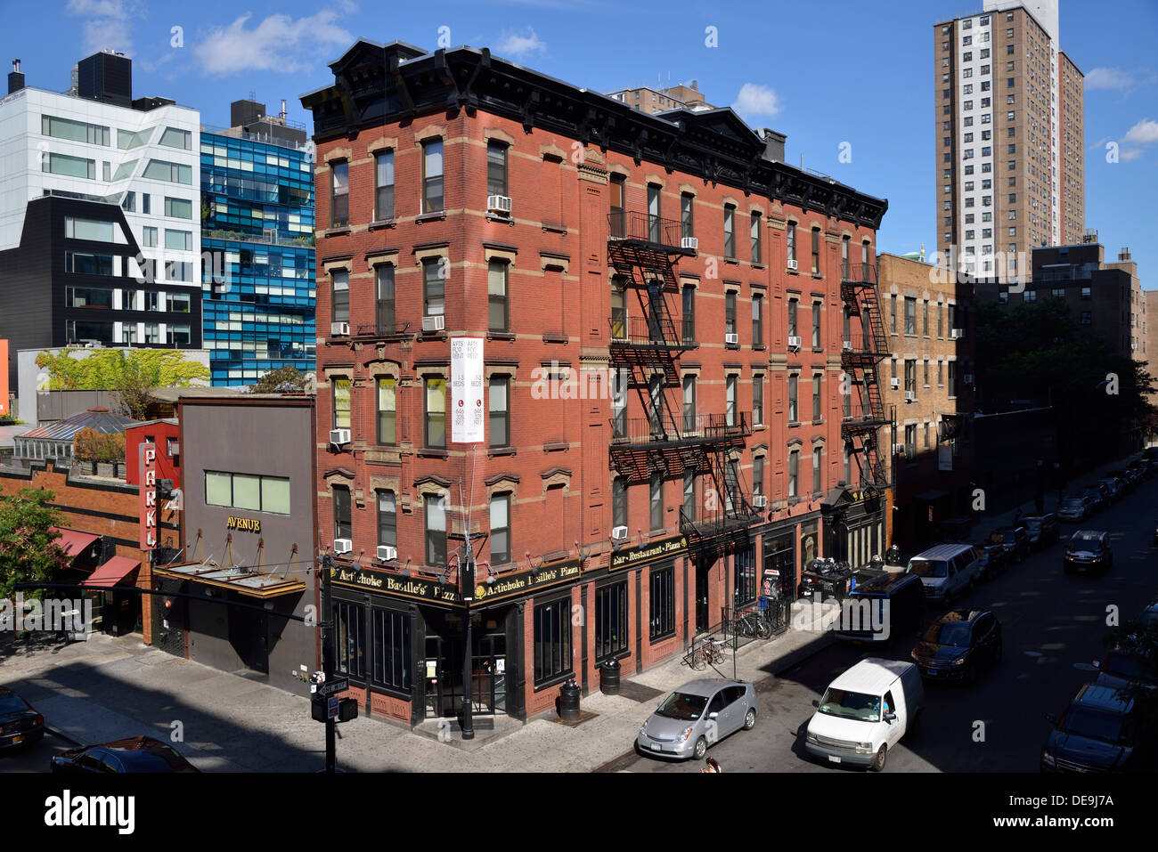 Edificio antiguo en la 10th Avenue, West 17th Street, Manhattan, Ciudad de Nueva York, Nueva York, EE.UU. Foto de stock