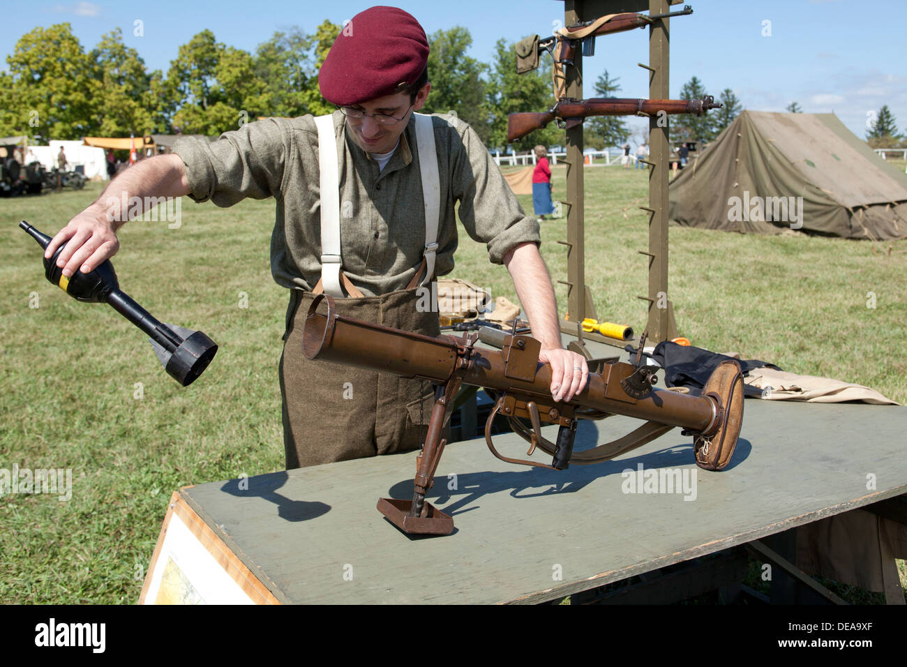 Granada de rifle fotografías e imágenes de alta resolución - Alamy