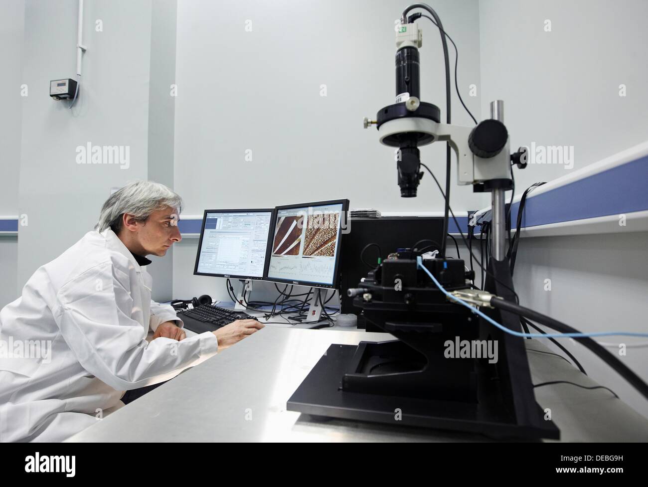 Microscopio de fuerza atómica (AFM), Laboratorio de microscopía de sonda,  CIC nanoGUNE, nanociencia, Centro de Investigación Cooperativa, San  Fotografía de stock - Alamy