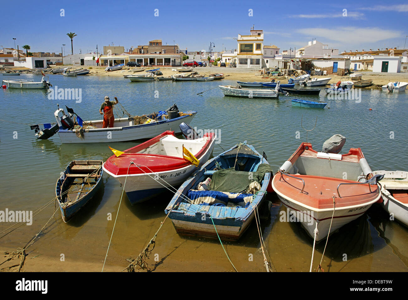 El puerto pesquero de Punta del Moral en Isla Canela, Ayamonte, Huelva,  Andalucía, España Fotografía de stock - Alamy
