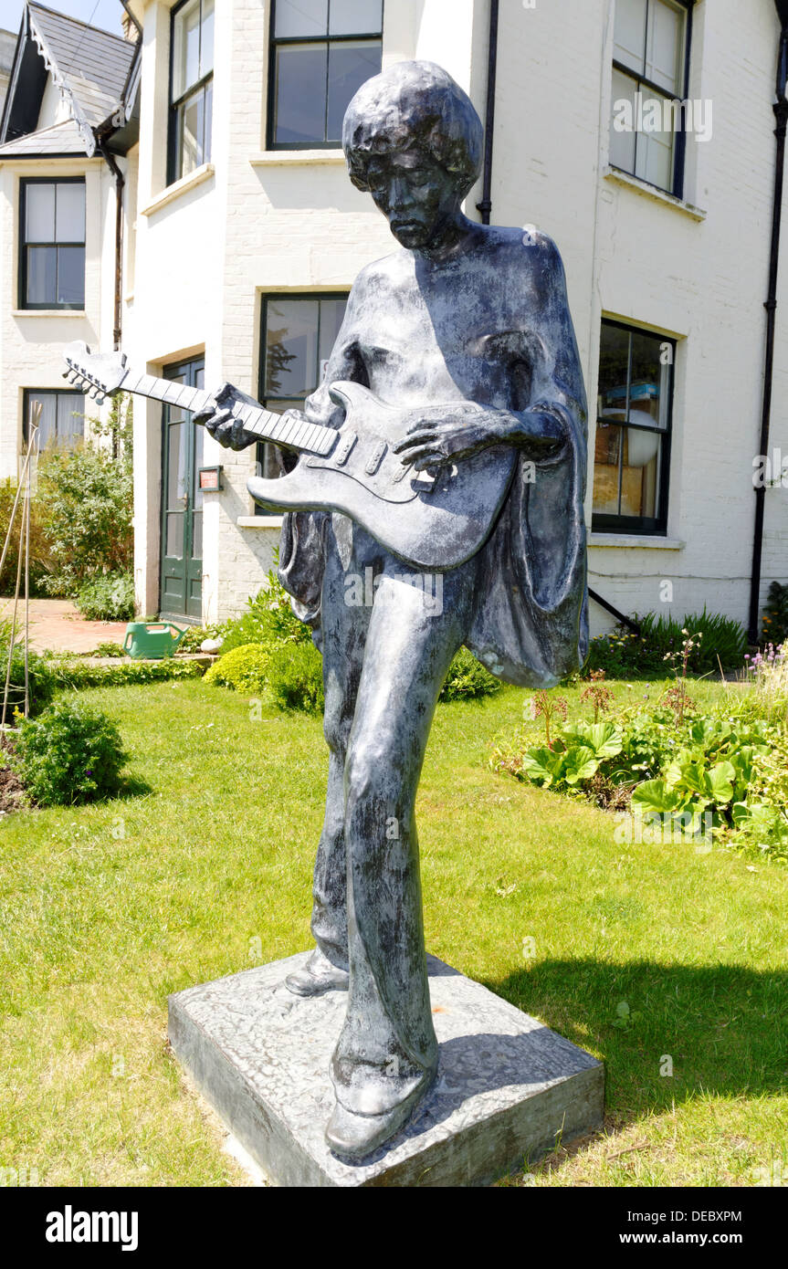 Jimmy Hendrix estatua, Dimbola Lodge, Museo de la fotografía, la Bahía de Agua Dulce, en la Isla de Wight, REINO UNIDO, GB. Foto de stock