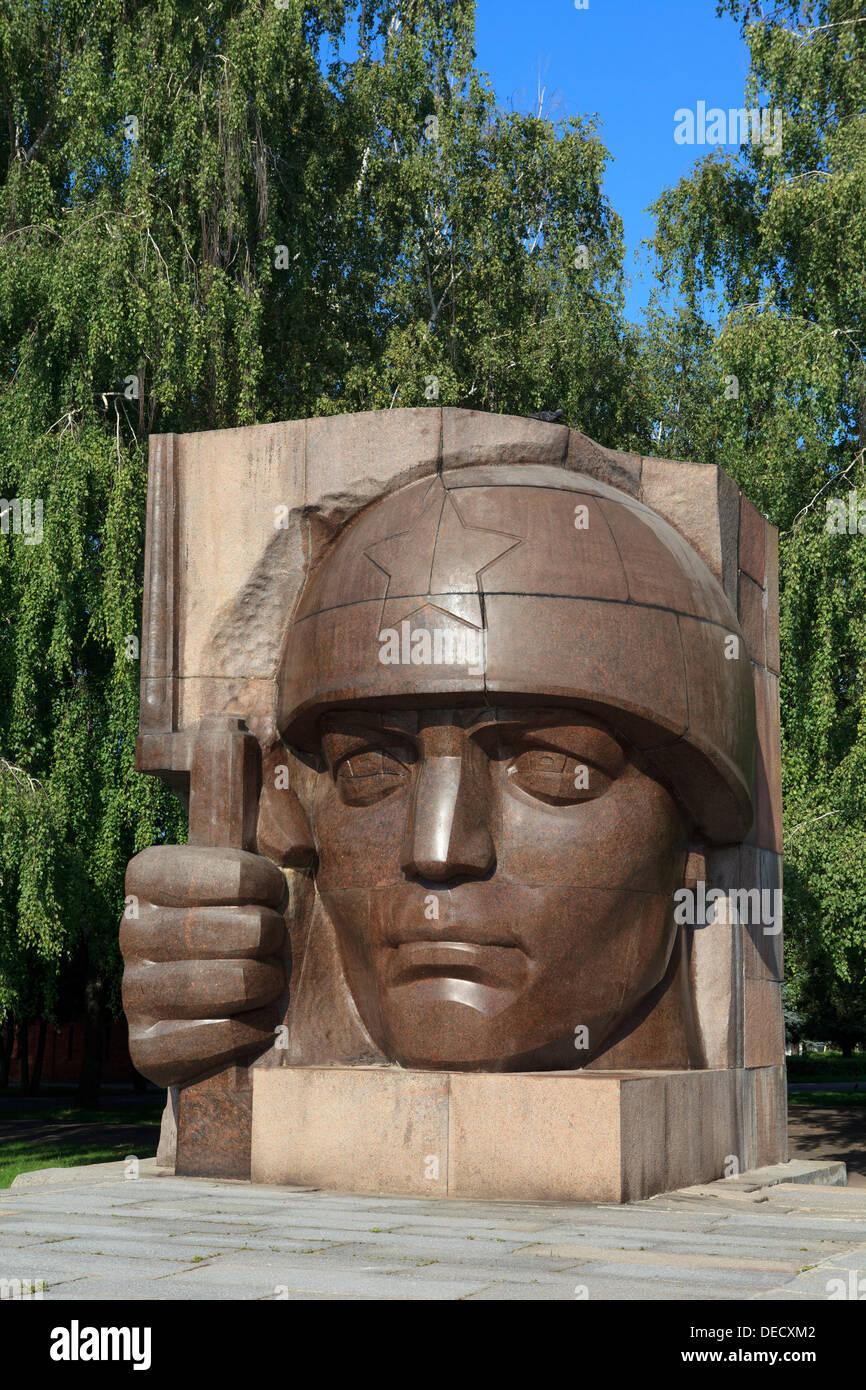 Estatua de un soldado del Ejército Rojo en el Memorial Park en Kolomna, Rusia Foto de stock