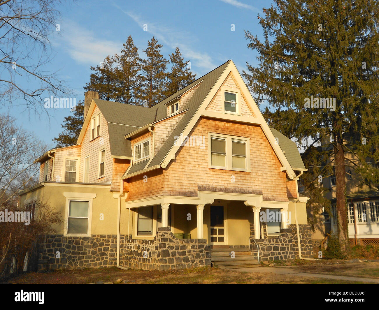 En el lado norte de la casa de los 400 bloques de Midland Ave en Wayne Pennsylvania Fotografía