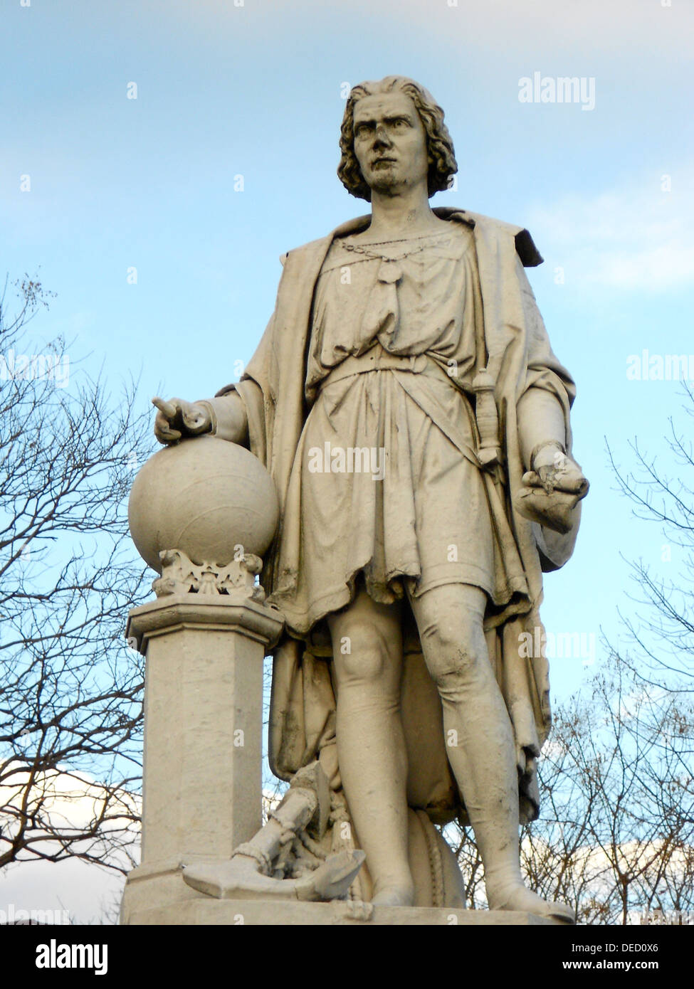 Monumento a Colón atribuyó a Emanuele Caroni instalado originalmente en el 1876 Philadelphia Cenntenial Exposition en lo que ahora Fairmount Park. Se trasladó a cerca de Plaza Marconi, amplias calles y Oregon, Filadelfia. El mármol italiano con base de piedra. Smithson Foto de stock