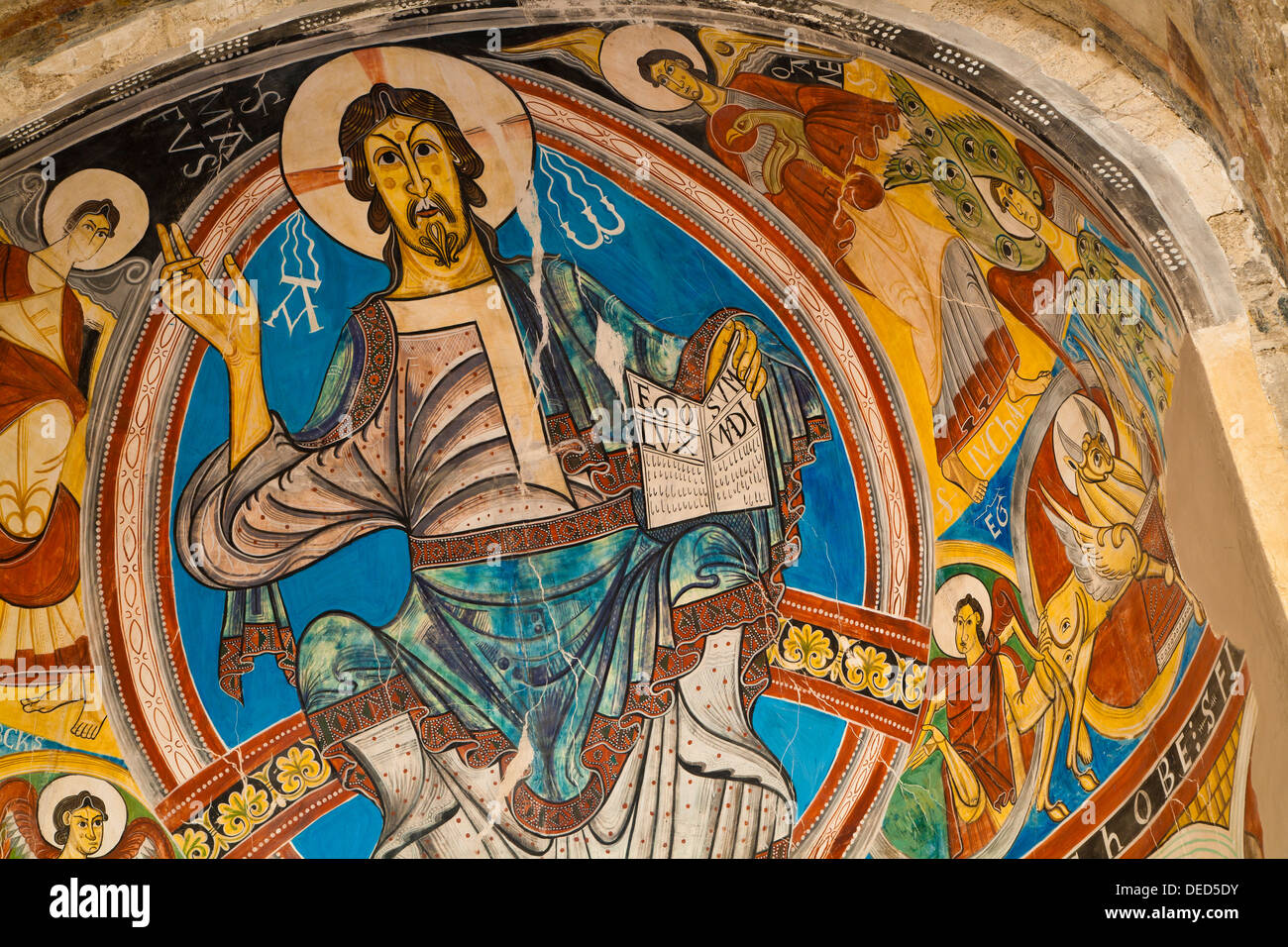 Cristo en majestad pantocrátor pintura mural románica Iglesia de San  Climent de Taüll Valle de Boí la Alta Ribagorça, Pirineos Fotografía de  stock - Alamy