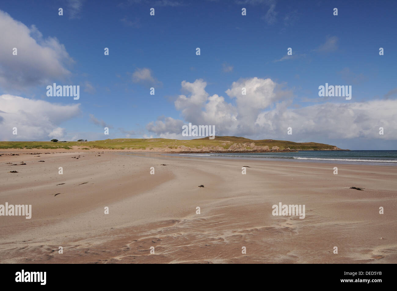 Playa Achnahaird y Cnoc Mor, Achnahaird Bay, Coigach, Sutherland, Escocia Foto de stock