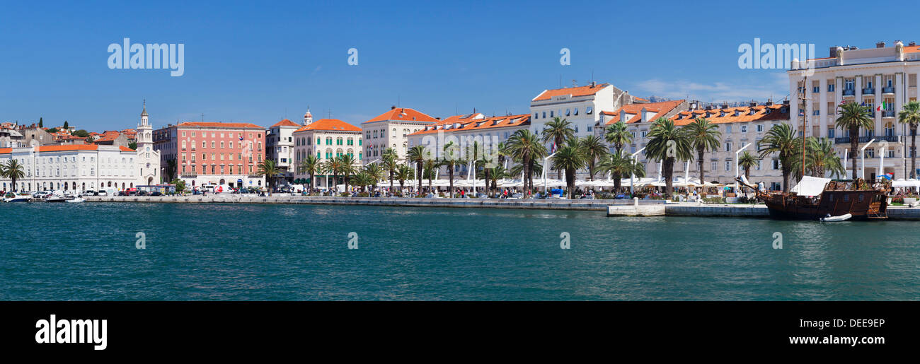 Puerto Viejo y del paseo marítimo, Dividir, Dalmacia, Croacia, Europa  Fotografía de stock - Alamy