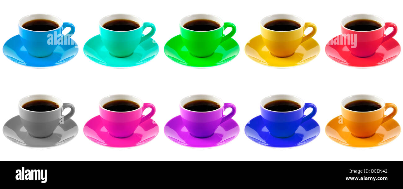 Diez tazas de café color aislado sobre un fondo blanco. Foto de stock