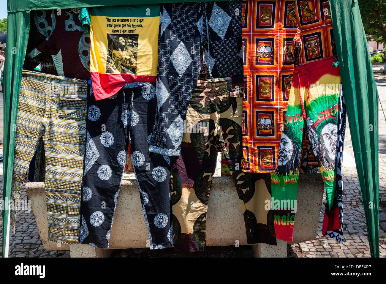 Rastafarian clothing fotografías e imágenes de alta resolución - Alamy