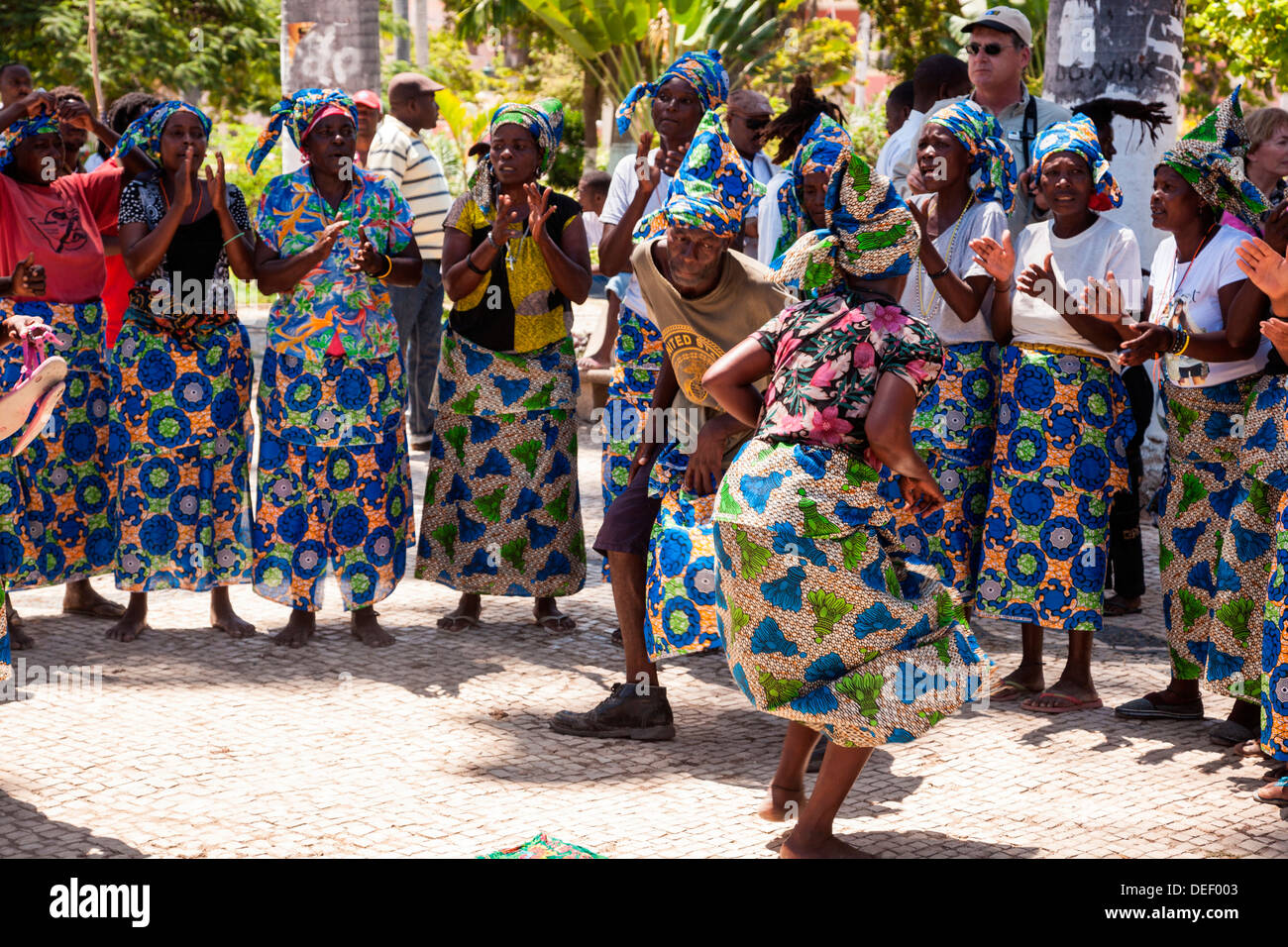 Africa angola benguela women dancing fotografías e imágenes de alta  resolución - Alamy