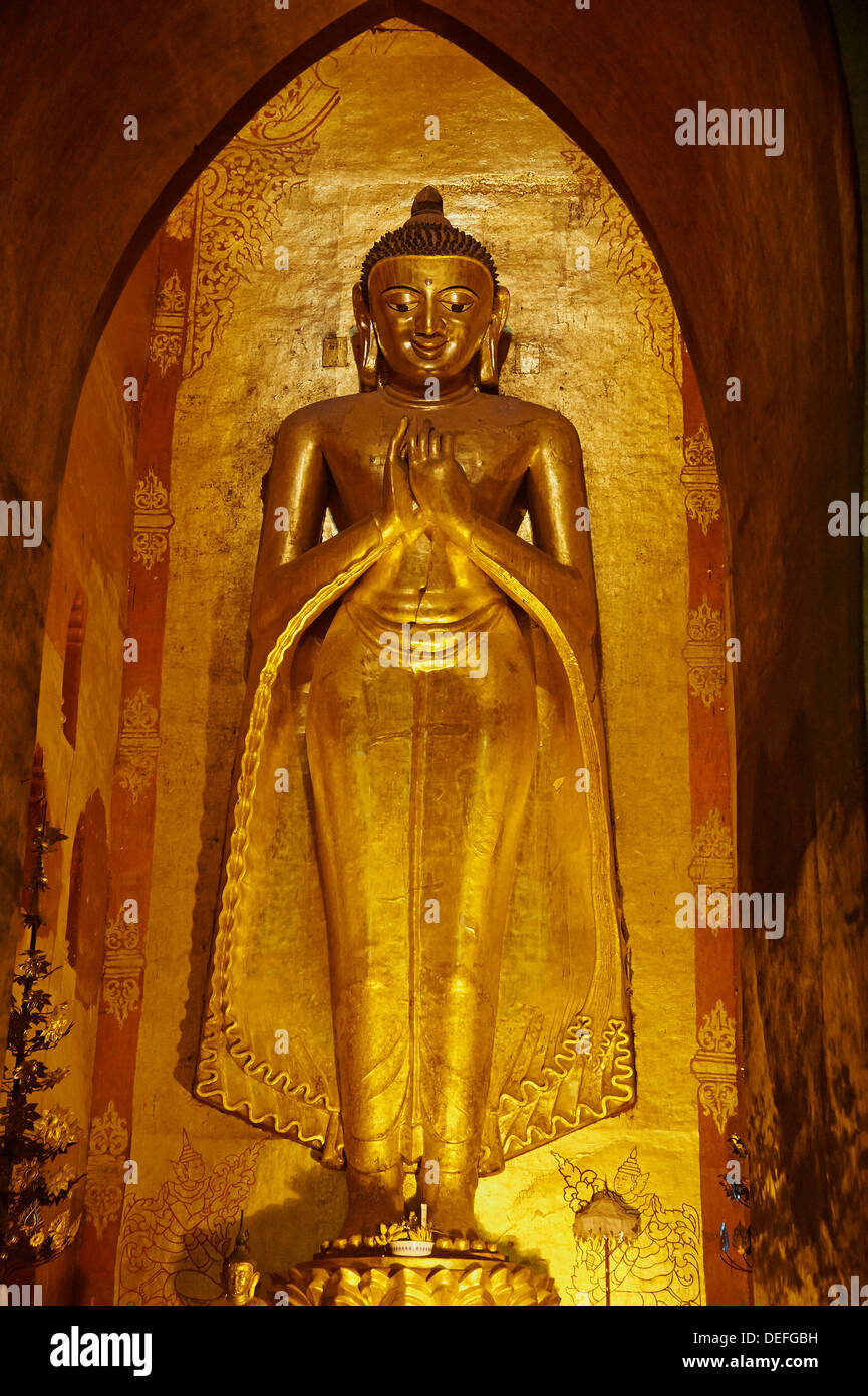 Estatua del Buda, pato templo Ananda, Bagan (pagano), Myanmar (Birmania), Asia Foto de stock