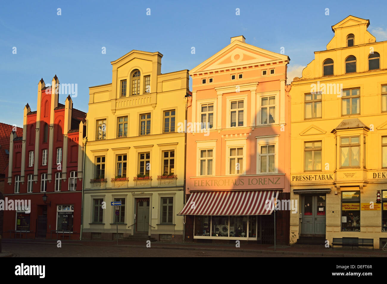 Marktplatz (plaza del mercado), Wismar, Sitio del Patrimonio Mundial de la UNESCO, Mecklemburgo-Pomerania Occidental, Alemania, Mar Báltico, Europa Foto de stock