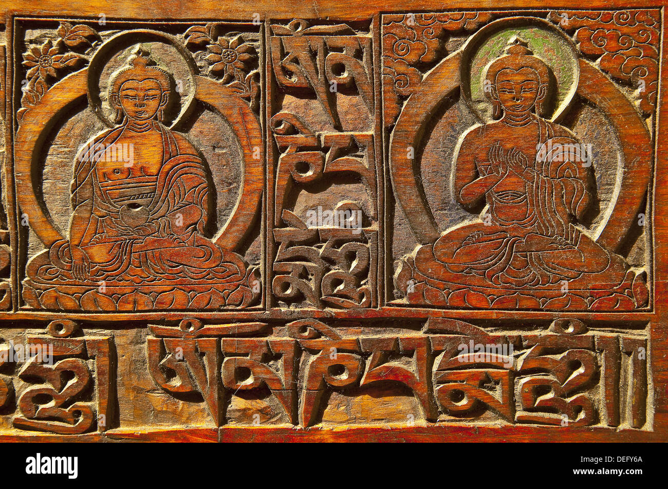 Budas, tallados de tablet de Tibet Foto de stock
