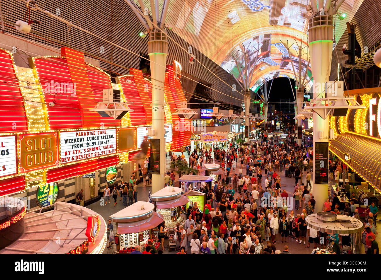 El Fremont Street Experience, en el centro de Las Vegas, Nevada, Estados Unidos de América, América del Norte Foto de stock