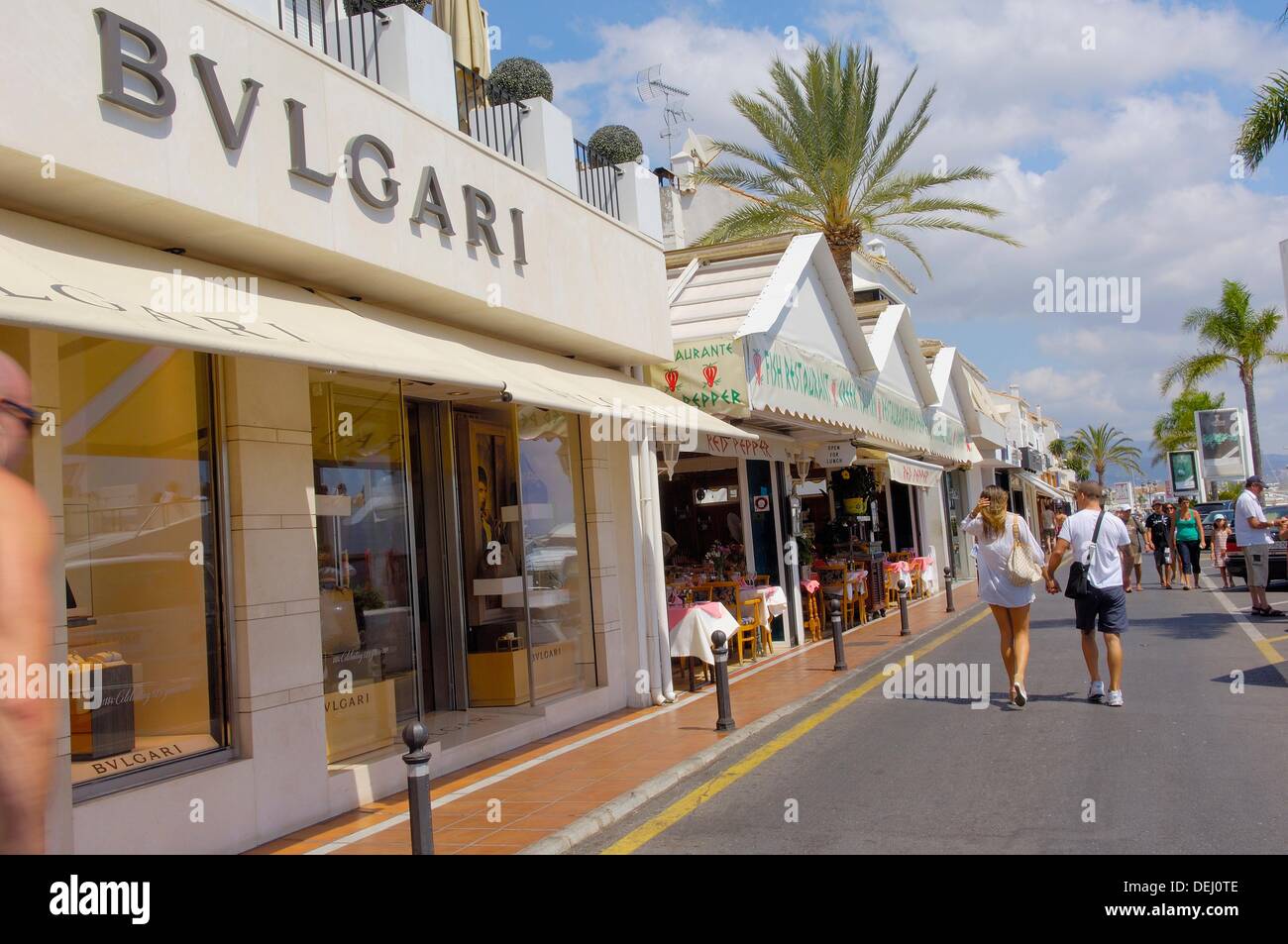 Puerto banus shops fotografías e imágenes de alta resolución - Alamy