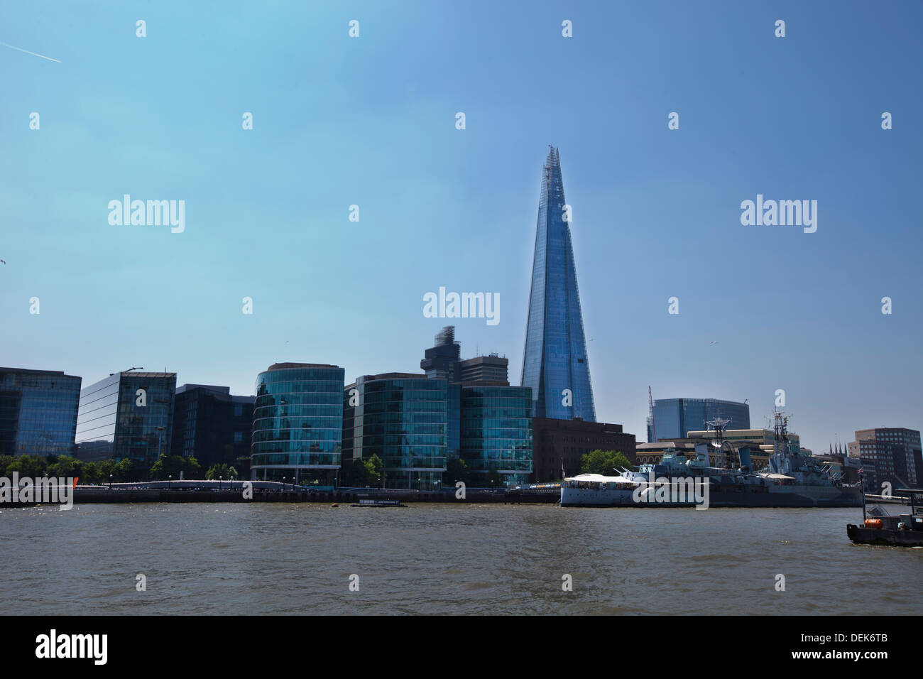 El Shard desde el río Támesis Foto de stock