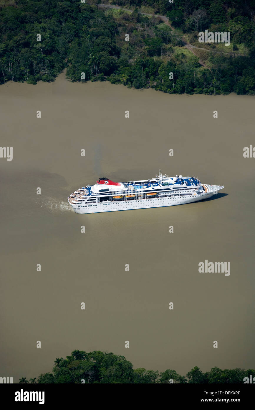 Crucero GALLIARD Corte Culebra del Canal de Panamá, República de Panamá Foto de stock