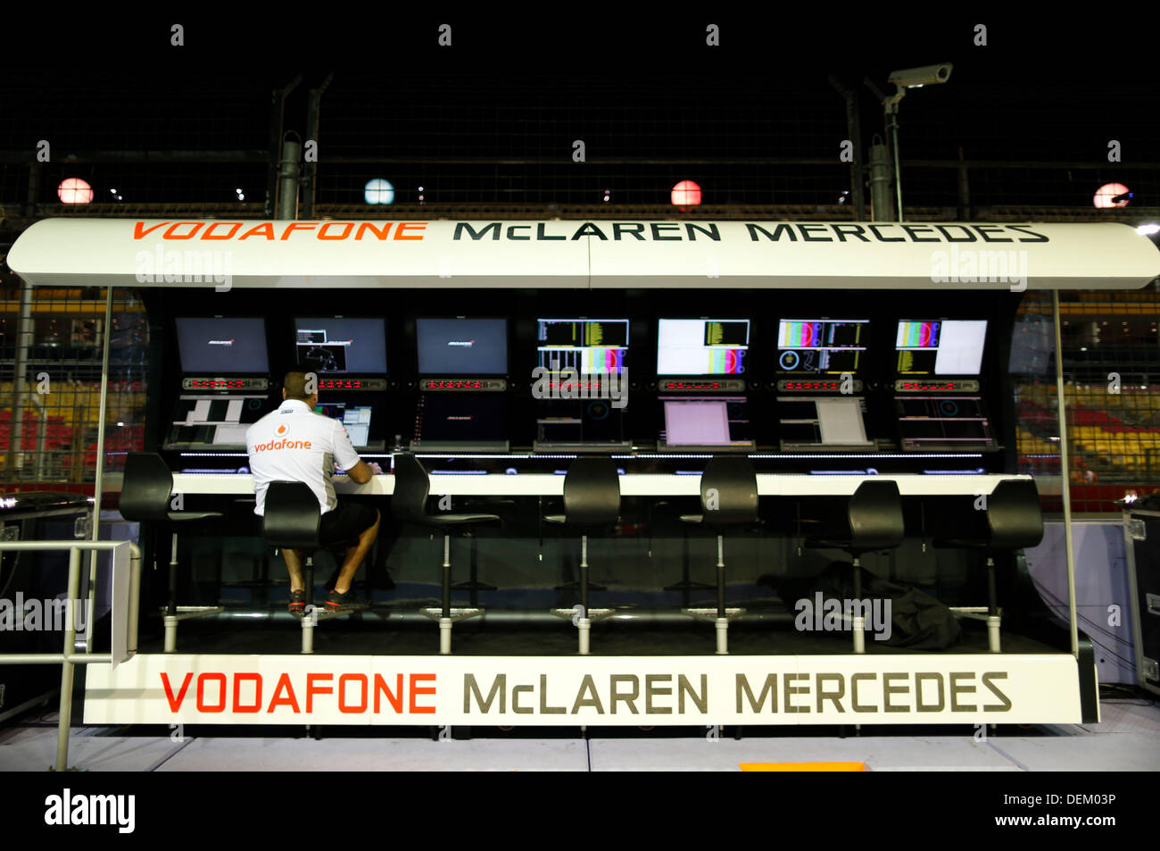 Singapur. 20 de septiembre de 2013. Automovilismo: Campeonato del Mundo de Fórmula Uno FIA 2013, Gran Premio de Singapur, muro de Vodafone McLaren Mercedes Crédito: dpa picture alliance/Alamy Live News Foto de stock