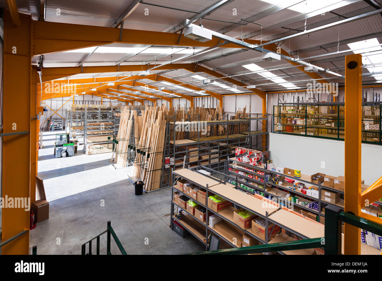 Interior del almacén de Travis Perkins constructores comerciantes. Foto de stock