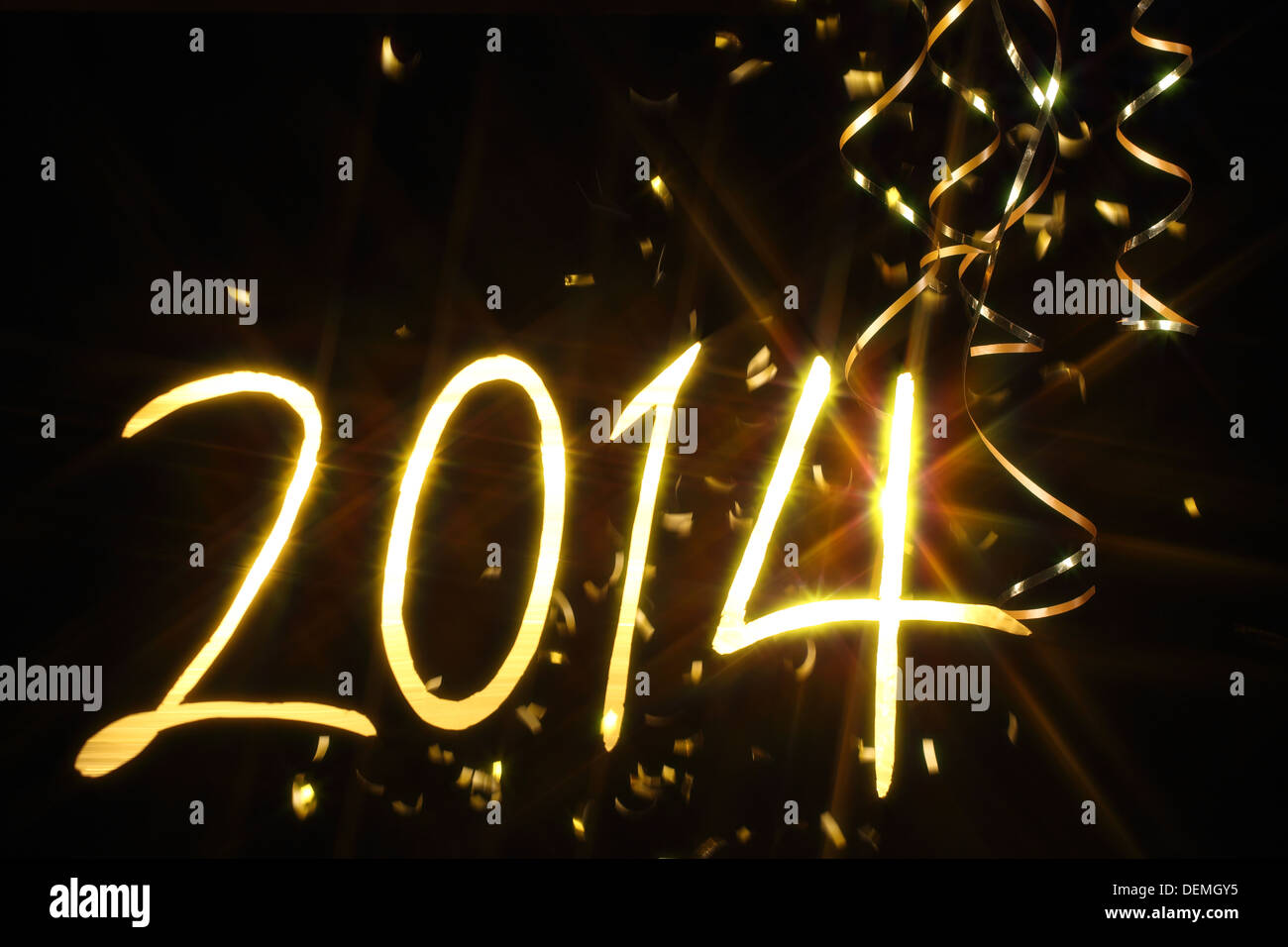 Glitter 2014 número alfabeto con cintas de oro Foto de stock