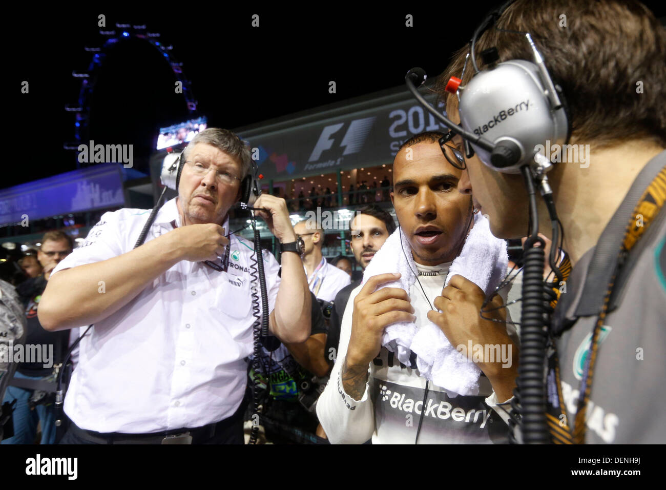 Singapur. 22 Sep, 2013. Automovilismo: Campeonato del Mundo de Fórmula Uno FIA 2013, Gran Premio de Singapur, Ross Brawn (GBR, Mercedes AMG Petronas F1 Team), #10 Lewis Hamilton (GBR, Mercedes AMG Petronas F1 Team), Foto de stock