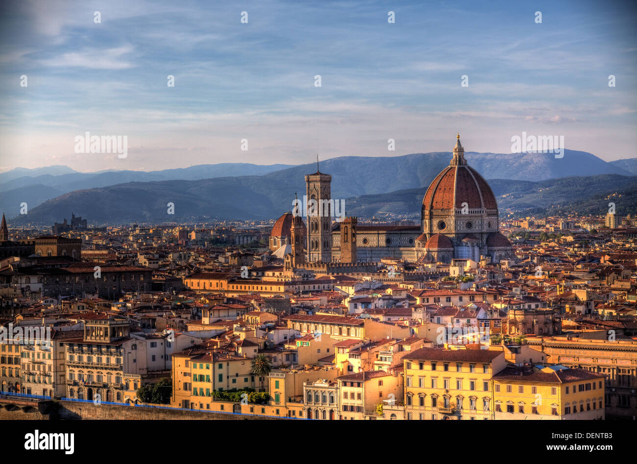 Vista general de la ciudad de Florencia, Italia, con la Basílica di Santa Maria del Fiore. Foto de stock