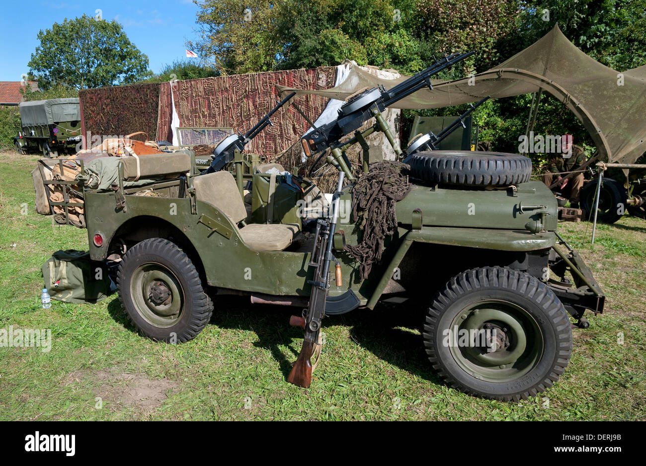 Viejo jeep militar, 1940 nueva promulgación de día, kelling, Norfolk, Inglaterra Foto de stock