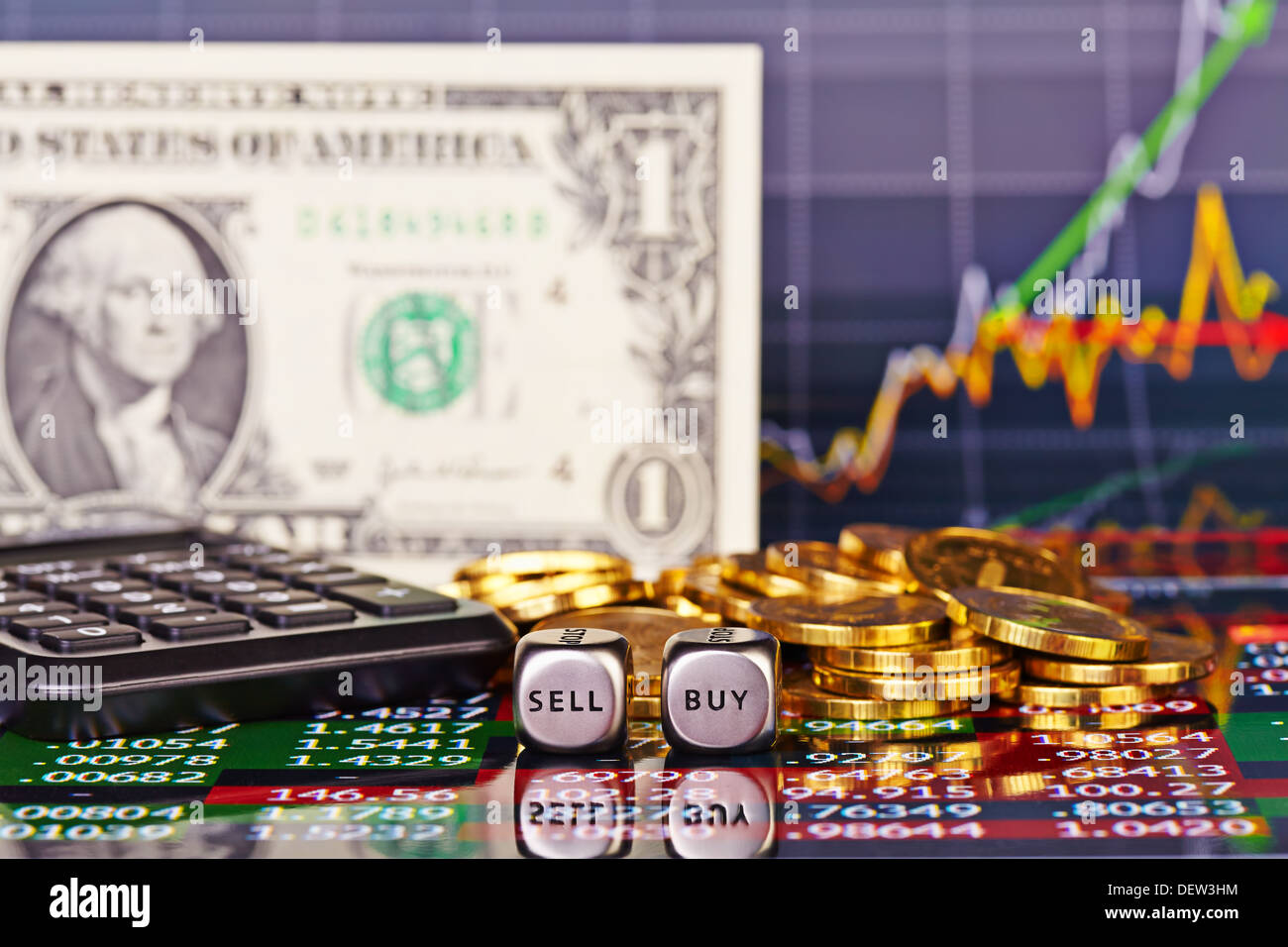 Dados los cubos con las palabras vender comprar monedas de oro, calculadora,  en Fotografía de stock - Alamy