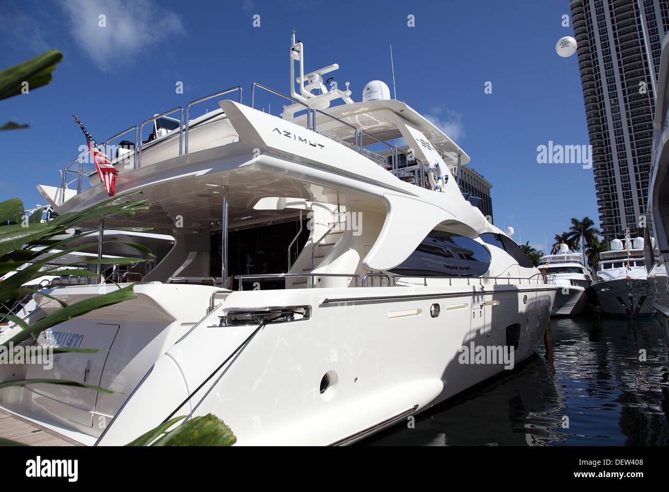 Luxury yachts in miami beach fotografías e imágenes de alta resolución