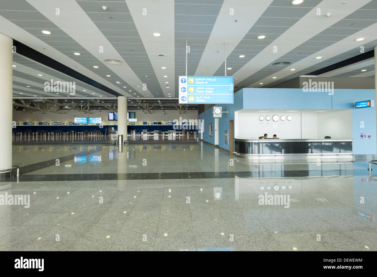 Nuevo edificio de la terminal de pasajeros del aeropuerto internacional Al Maktoum en Dubai World distrito Central, Dubai, Emiratos Árabes Unidos Foto de stock