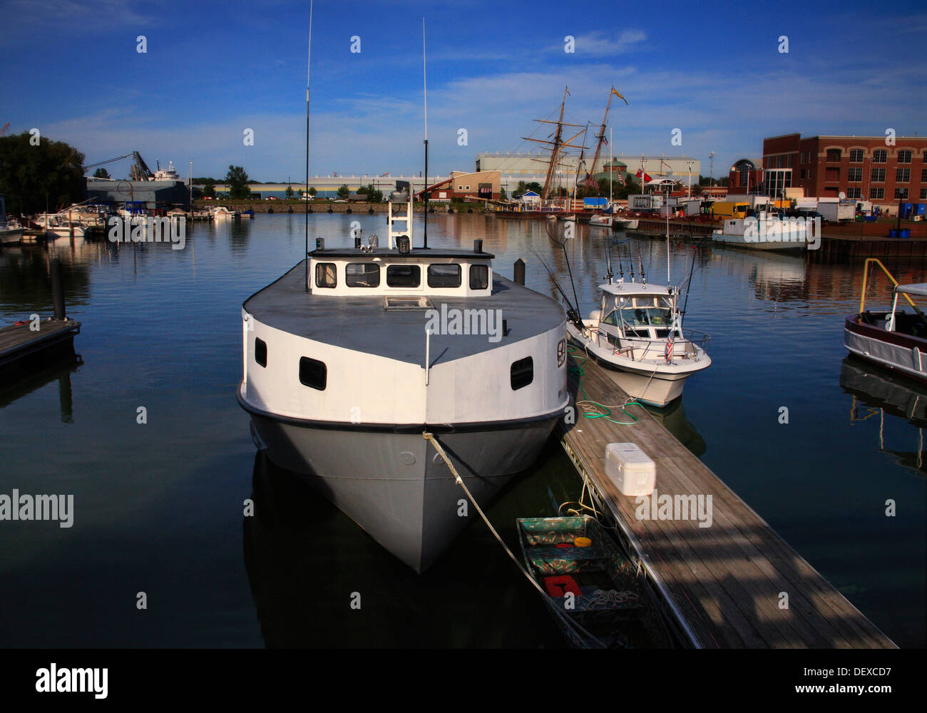 Barcos en Puerto En Erie, Pennsylvania, EE.UU Fotografía de stock - Alamy