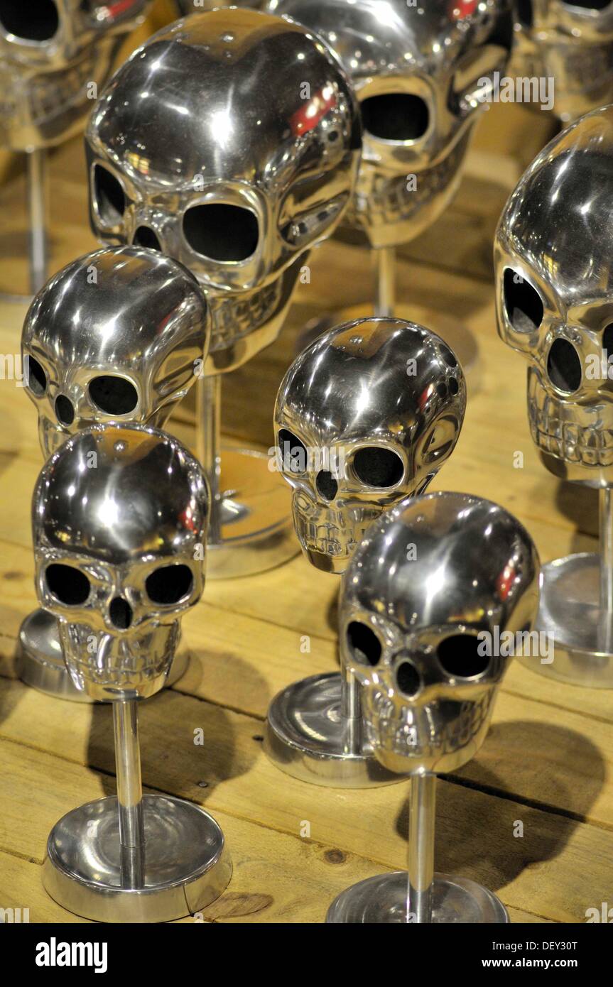 Metal skulls fotografías e imágenes de alta resolución - Alamy