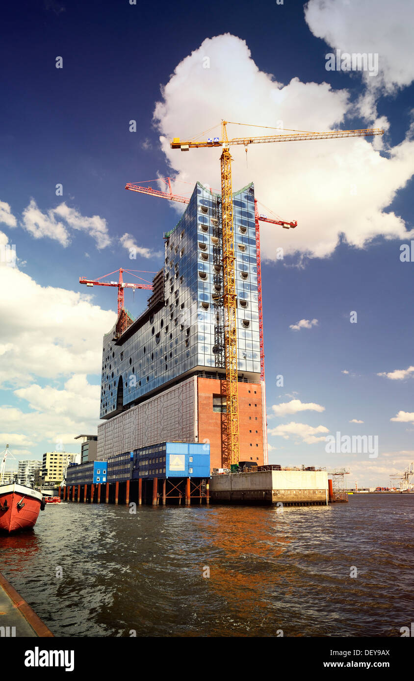La Elbphilharmonie situado bajo construcción en Hamburgo, Alemania, Europa, die im Bau befindliche Elbphilharmonie en Hamburgo, D Foto de stock