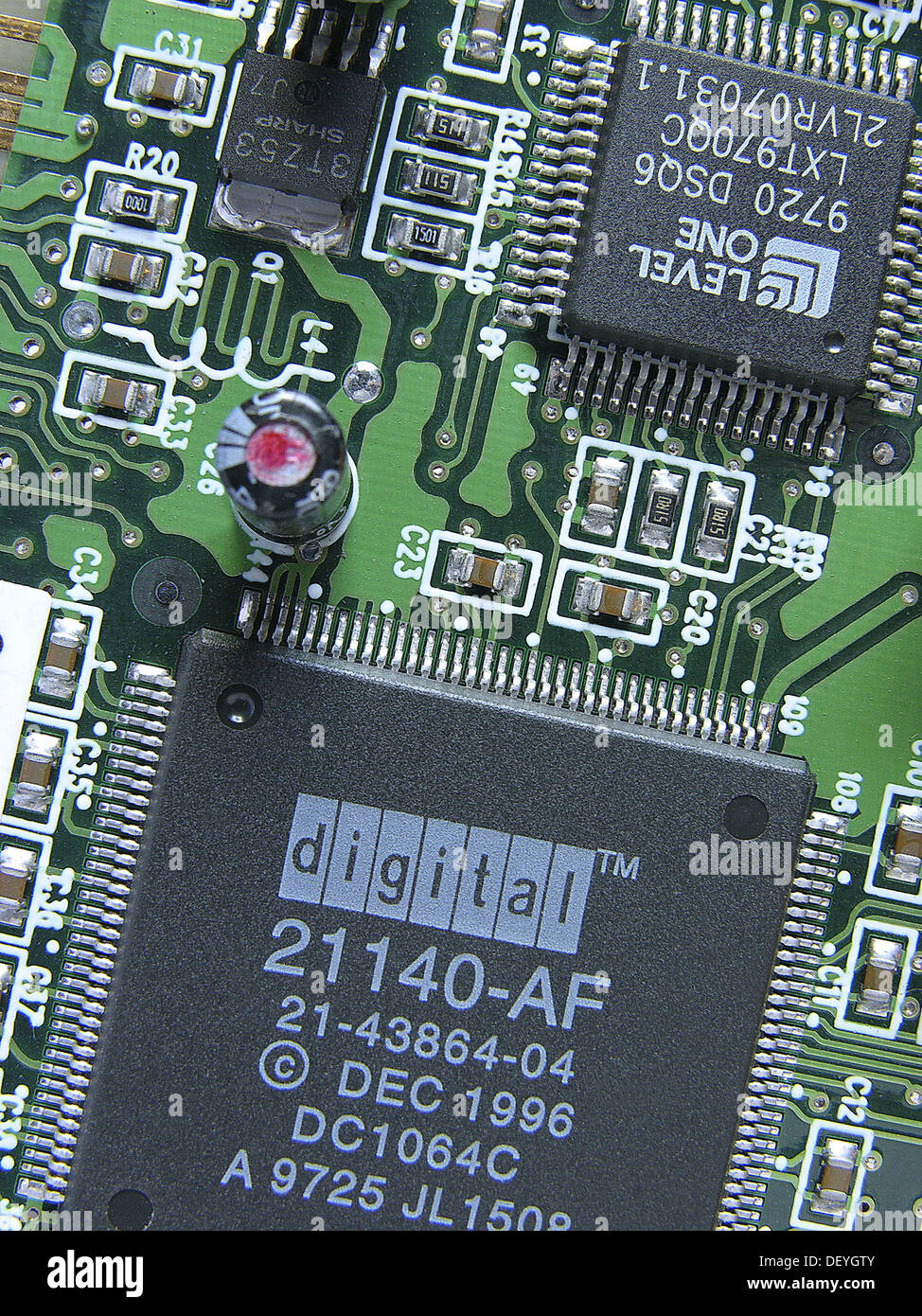 Detalle de un controlador de red Ethernet PCI tarjeta basada en el chip  21140-AF de Digital Corporation Fotografía de stock - Alamy