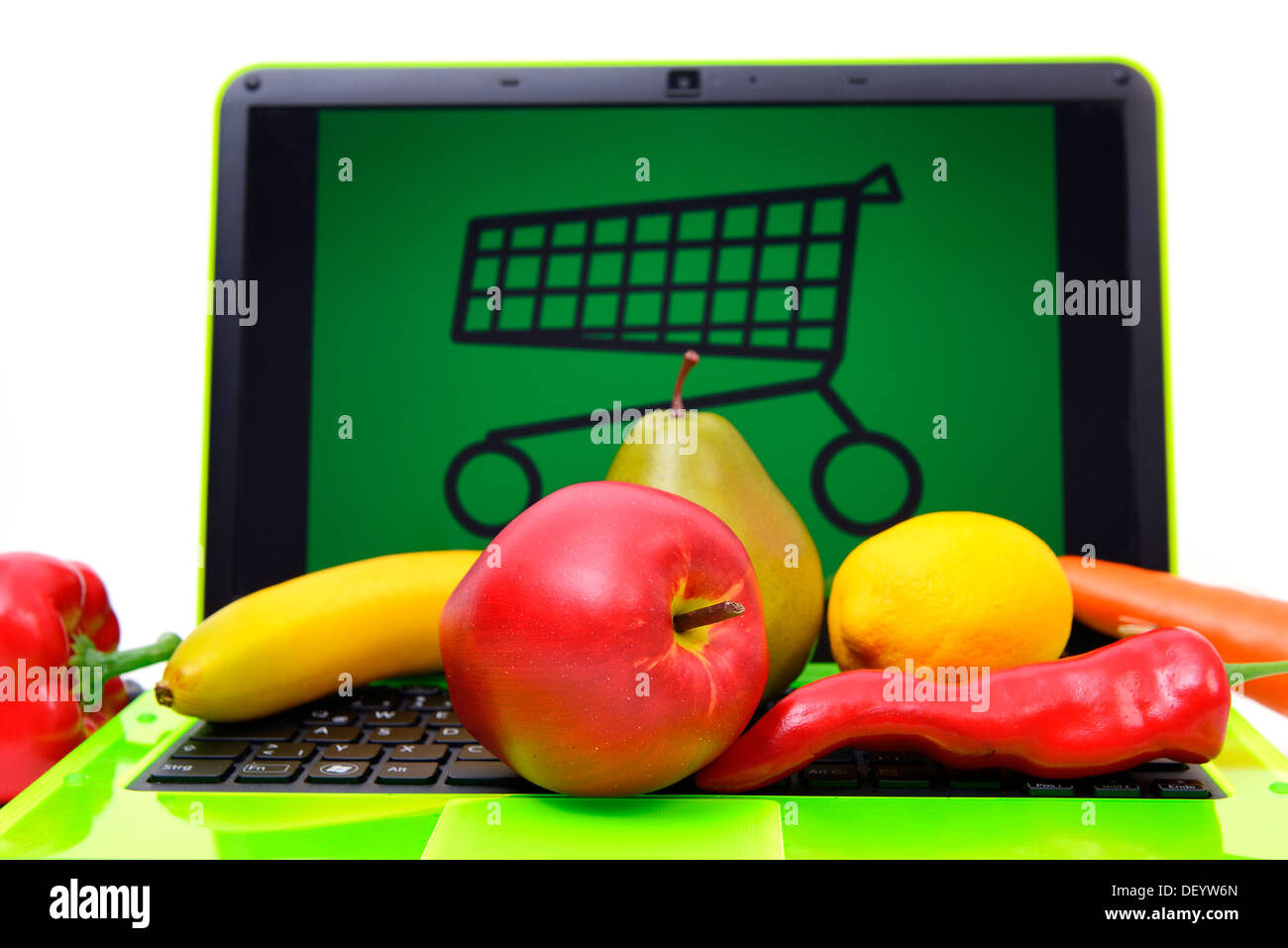 Fruta de una laptop por compras, compras en línea de comida, Obst auf einem portátil del MIT, Onlineshopping Einkaufswagen von Lebens Foto de stock