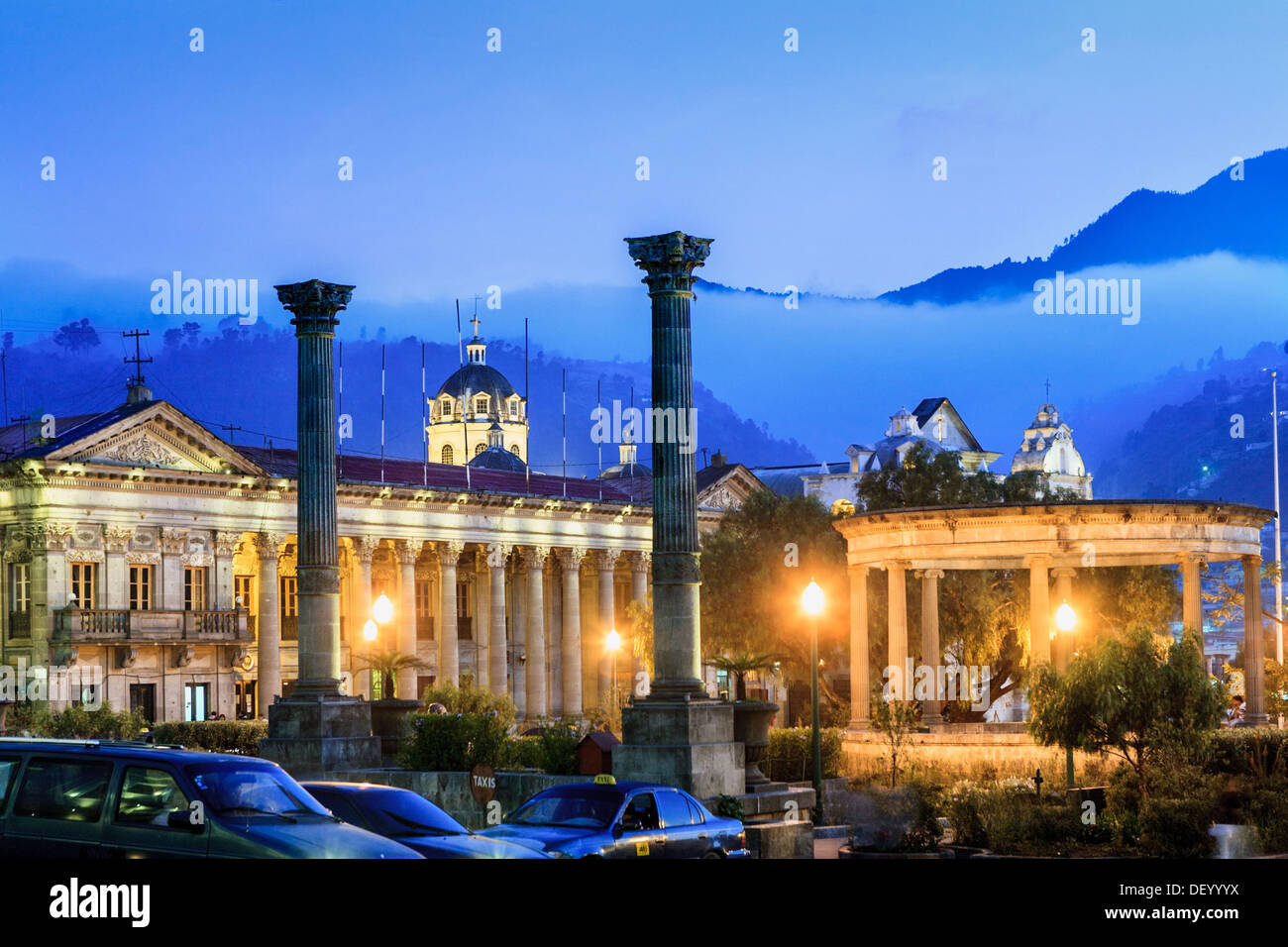 La Plaza Central y el Edificio Municipal, Quetzaltenango aka Xela