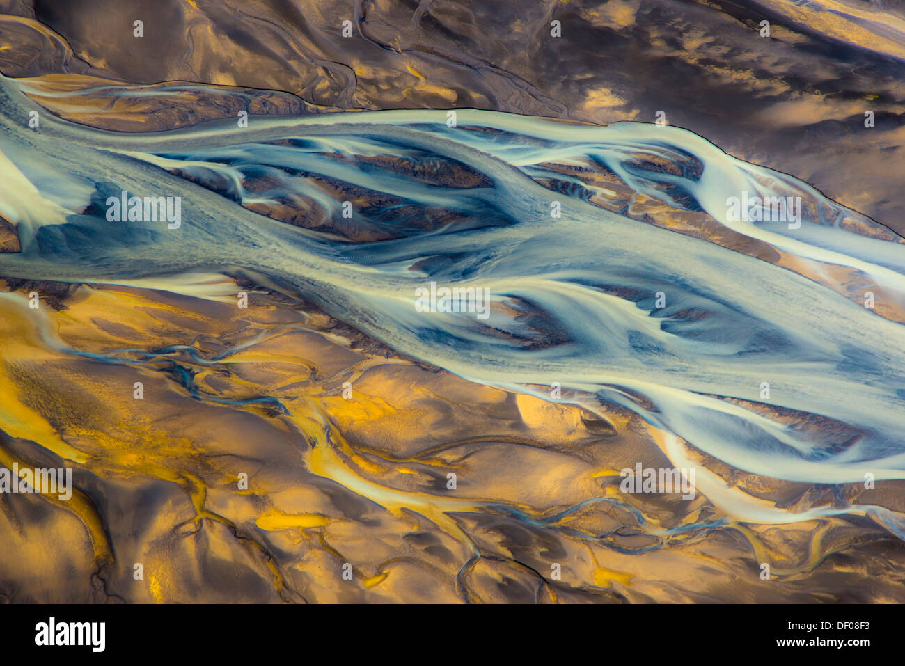Vista aérea, trenzada estructura del río Tungnaá, tierras altas de Islandia, Islandia, Europa Foto de stock