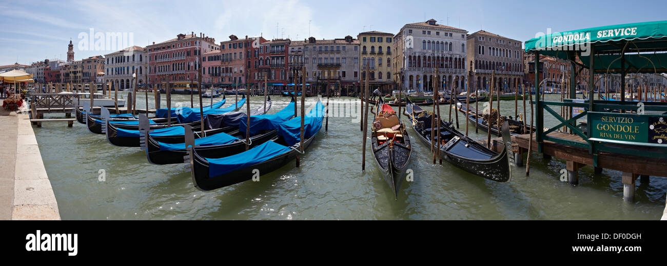 Las góndolas en el Gran Canal, la imagen panorámica, Venecia, Italia, Europa Foto de stock