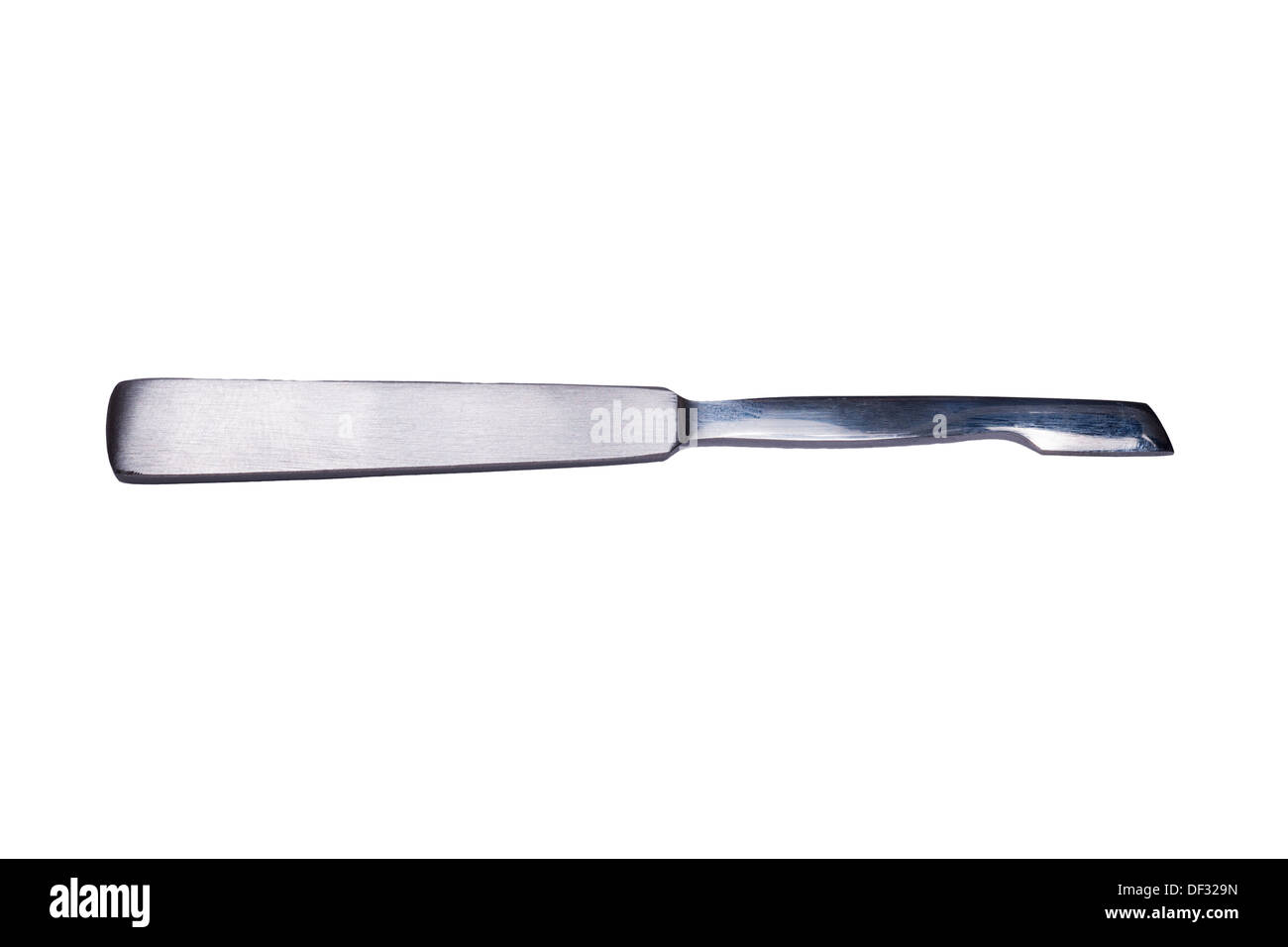 Una cuchilla cutticle sobre un fondo blanco. Foto de stock