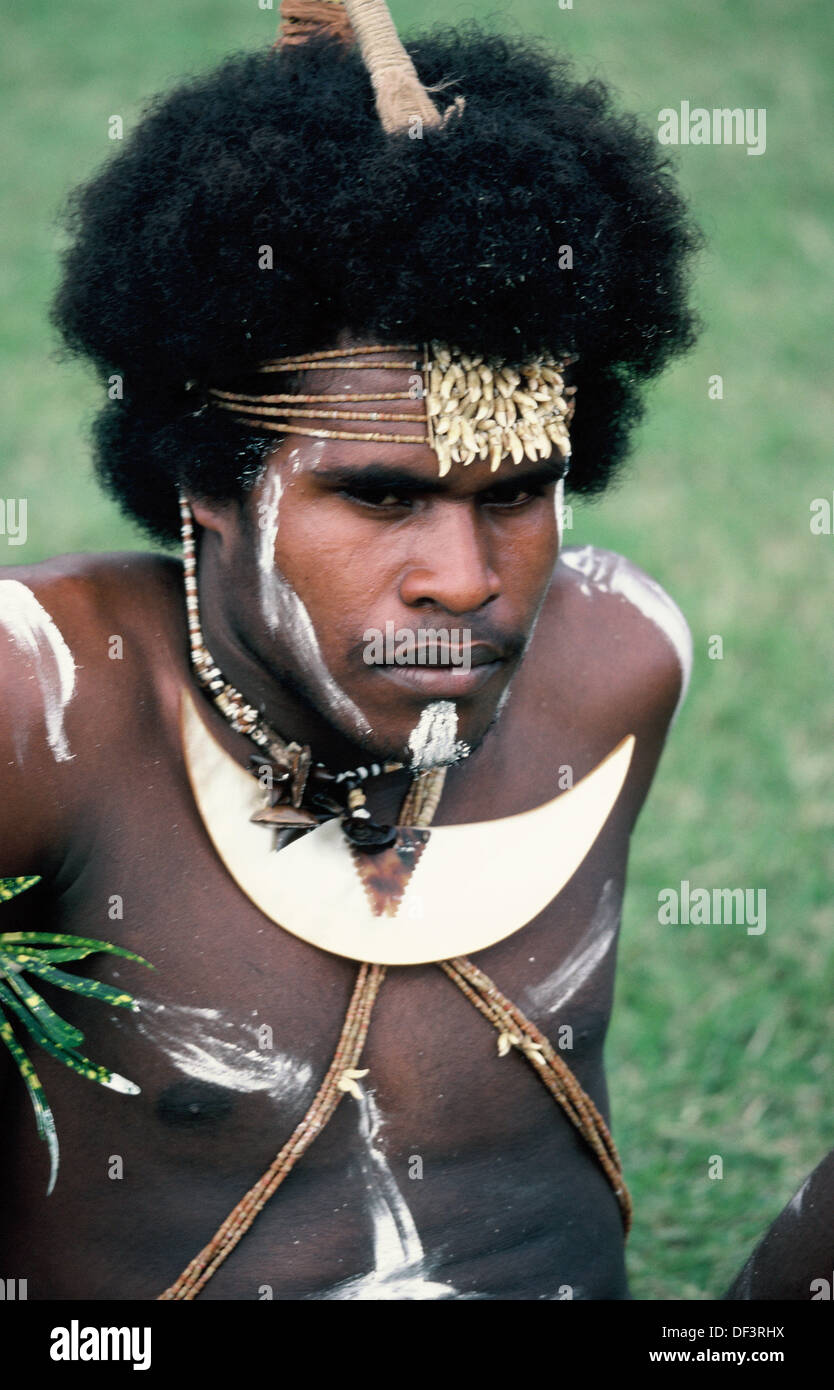 Las Islas Salomón. Gente de Pacífico, vestidos con trajes tradicionales  Fotografía de stock - Alamy
