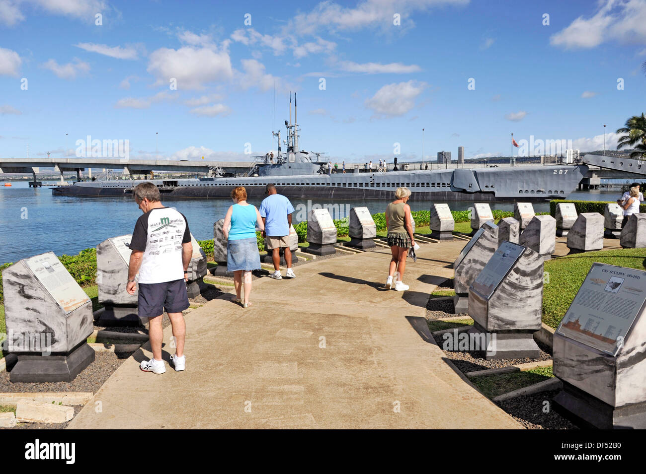 Monumentos en honor a los marinos y los buques hundidos durante la II