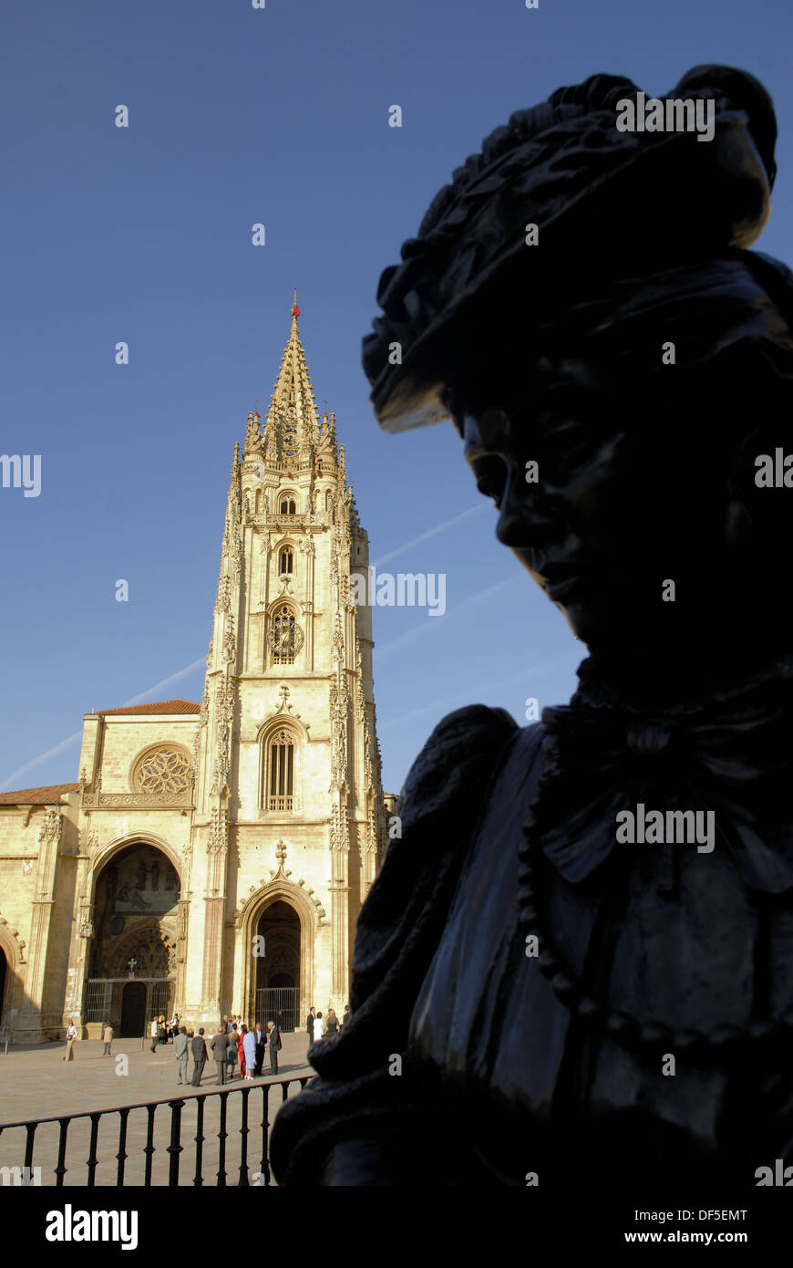 Estatua de 'La Regenta' ('El Regent's esposa', un personaje de la