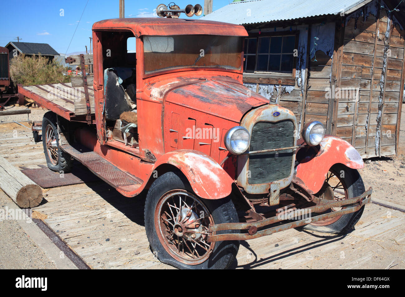 Camión antiguo en Toulon, Nevada Foto de stock