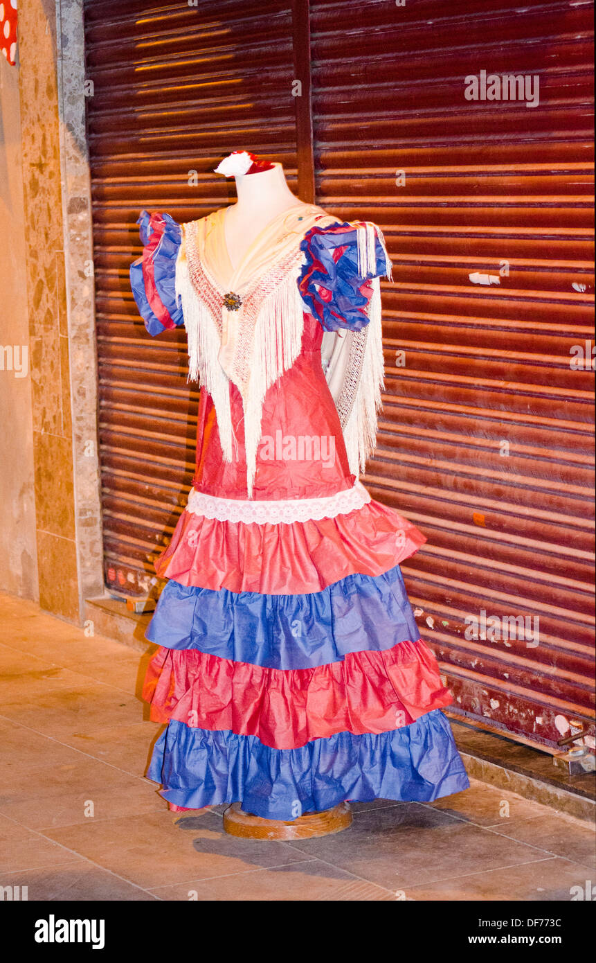 acortar Borradura Alpinista España,Barcelona,Poblenou, antiguo partido, Festa Major, ropa y moda  española Fotografía de stock - Alamy